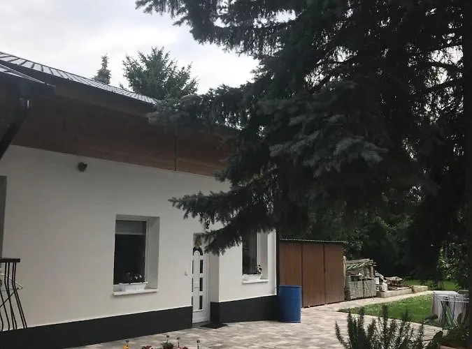 Balatonkenesei Vendeghaz * 巴拉腾肯尼斯
