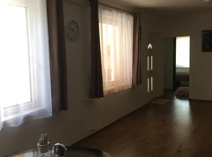 Balatonkenesei Vendeghaz 巴拉腾肯尼斯